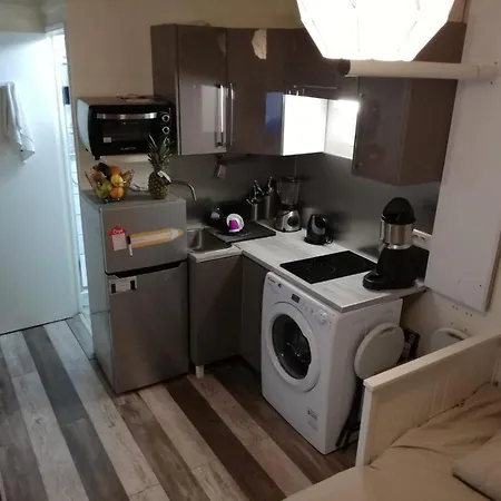 Apartment Charming Central Studio